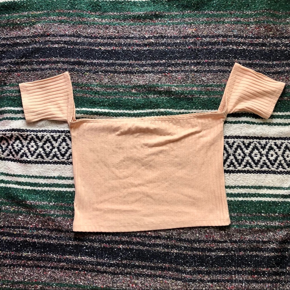 Off-shoulders shirt